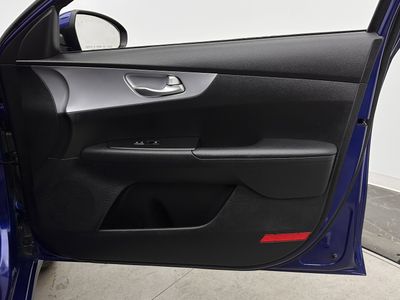 2023 Kia Forte - Photo 28