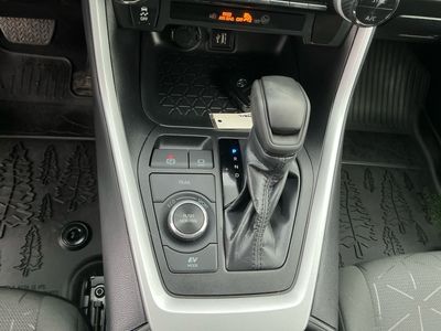 2024 Toyota RAV4 — photo 12 view