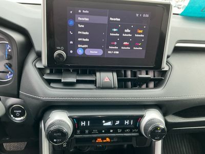 2024 Toyota RAV4 — photo 11 view