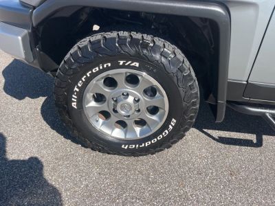 2012 Toyota FJ Cruiser — photo 7 view