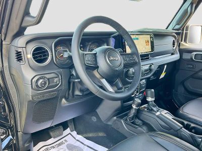2026 Jeep Gladiator — photo 9 view