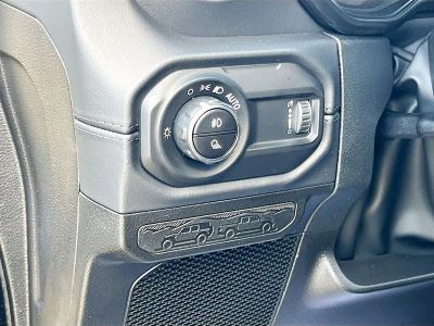 2026 Jeep Gladiator — photo 10 view