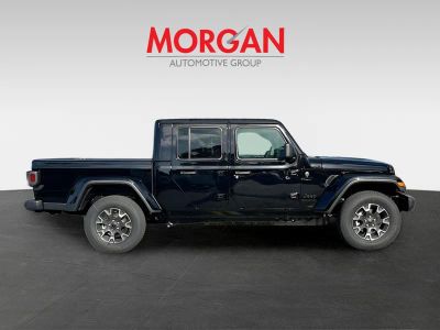 2026 Jeep Gladiator — photo 8 view
