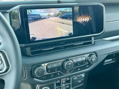 2026 Jeep Gladiator — photo 13 view