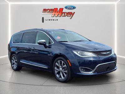2019 Chrysler Pacifica — rear three-quarter view