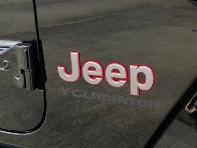 2026 Jeep Gladiator — photo 13 view