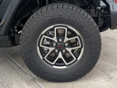 2026 Jeep Gladiator — photo 11 view