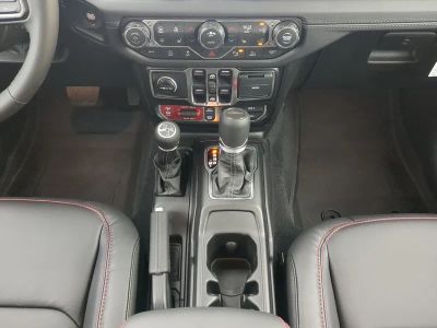 2026 Jeep Gladiator — photo 21 view