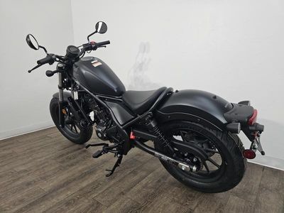 2025 Honda Rebel 300 - Photo 5