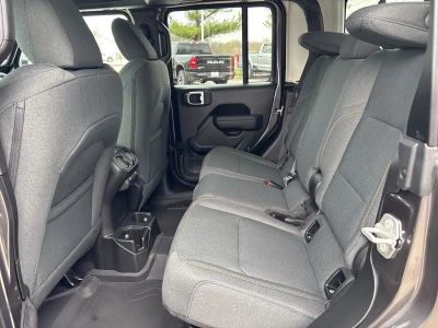 2026 Jeep Gladiator — photo 40 view