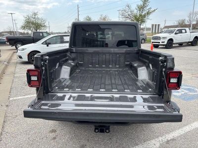 2026 Jeep Gladiator — side profile view