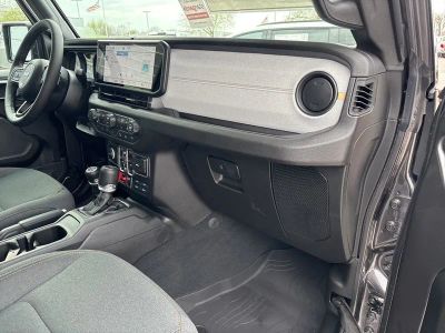 2026 Jeep Gladiator — photo 50 view