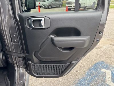 2026 Jeep Gladiator — photo 42 view