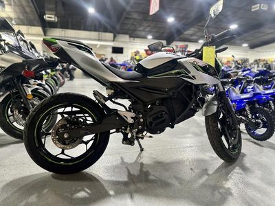2024 Kawasaki Z e-1 ABS - Photo 5