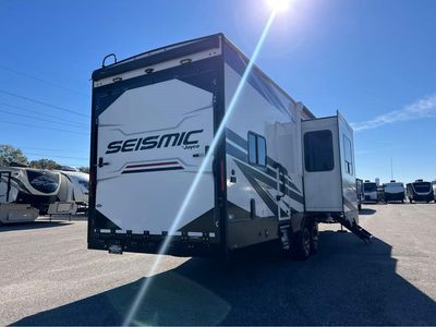 2023 JAYCO SEISMIC - Photo 4