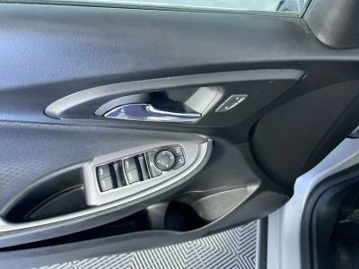 2020 Chevrolet Malibu — photo 12 view