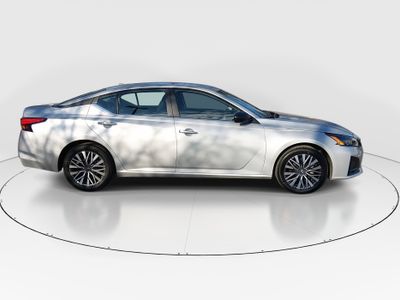 2025 Nissan Altima - Photo 8