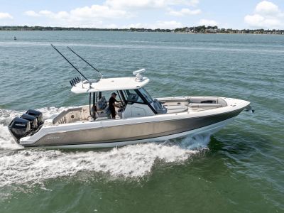 2025 Boston Whaler 360 Outrage - Photo 2