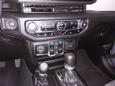 2024 Jeep Wrangler — photo 16 view