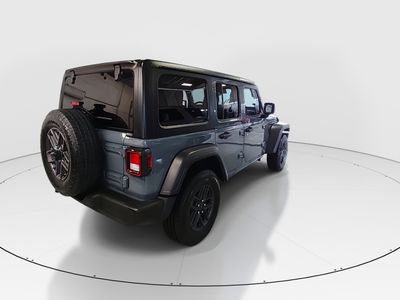 2024 Jeep Wrangler — photo 7 view