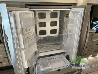 2026 Tiffin Motorhomes Phaeton - Photo 12