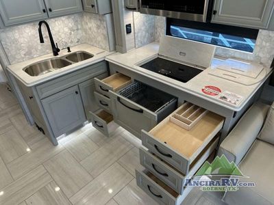 2026 Tiffin Motorhomes Phaeton - Photo 11