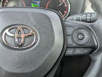 2025 Toyota RAV4 - Photo 17