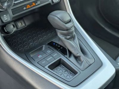 2025 Toyota RAV4 - Photo 18