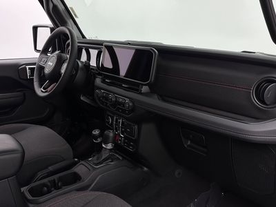 2025 Jeep Wrangler - Photo 29