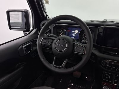 2025 Jeep Wrangler - Photo 22