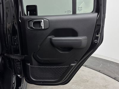 2025 Jeep Wrangler - Photo 26