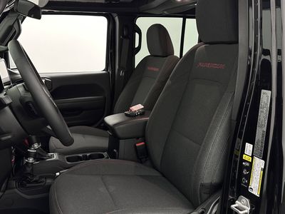 2025 Jeep Wrangler - Photo 11