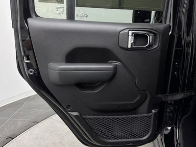 2025 Jeep Wrangler - Photo 20