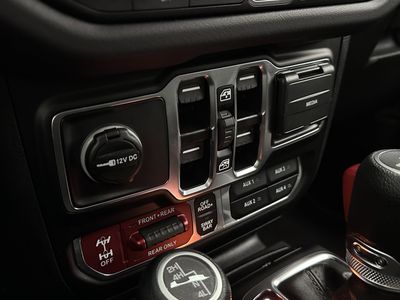 2025 Jeep Wrangler - Photo 17