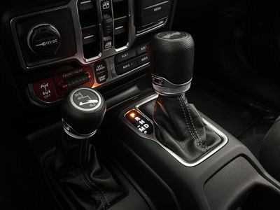 2025 Jeep Wrangler - Photo 15