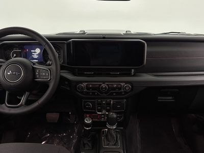 2025 Jeep Wrangler - Photo 23