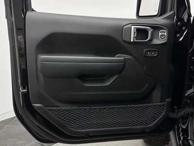 2025 Jeep Wrangler - Photo 9