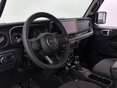 2025 Jeep Wrangler - Photo 8