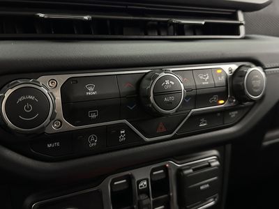 2025 Jeep Wrangler - Photo 16