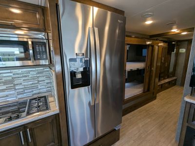 2020 Thor Motor Coach Challenger — photo 15 view
