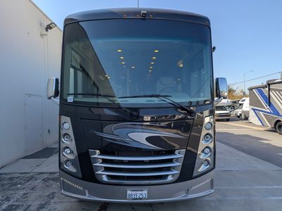 2020 Thor Motor Coach Challenger — photo 23 view