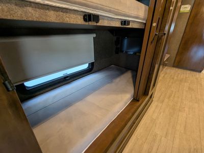 2020 Thor Motor Coach Challenger — photo 29 view