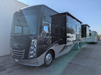 2020 Thor Motor Coach Challenger — photo 16 view