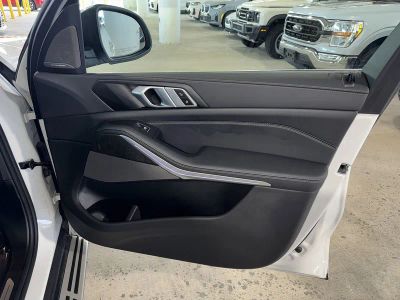 2026 BMW X5 — photo 9 view