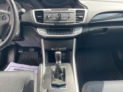 2015 Honda Accord Sedan — photo 13 view