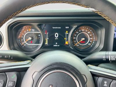 2025 Jeep Gladiator — photo 12 view