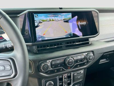 2025 Jeep Gladiator — photo 13 view