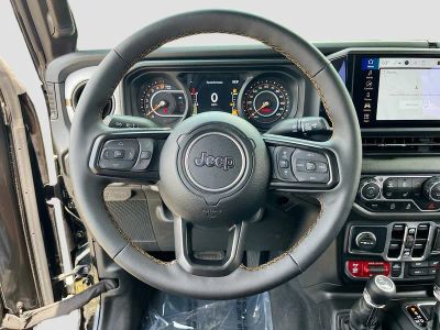 2025 Jeep Gladiator — photo 11 view