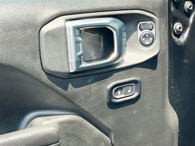 2025 Jeep Gladiator — photo 17 view