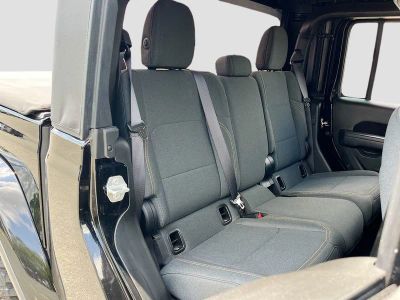 2025 Jeep Gladiator — photo 25 view